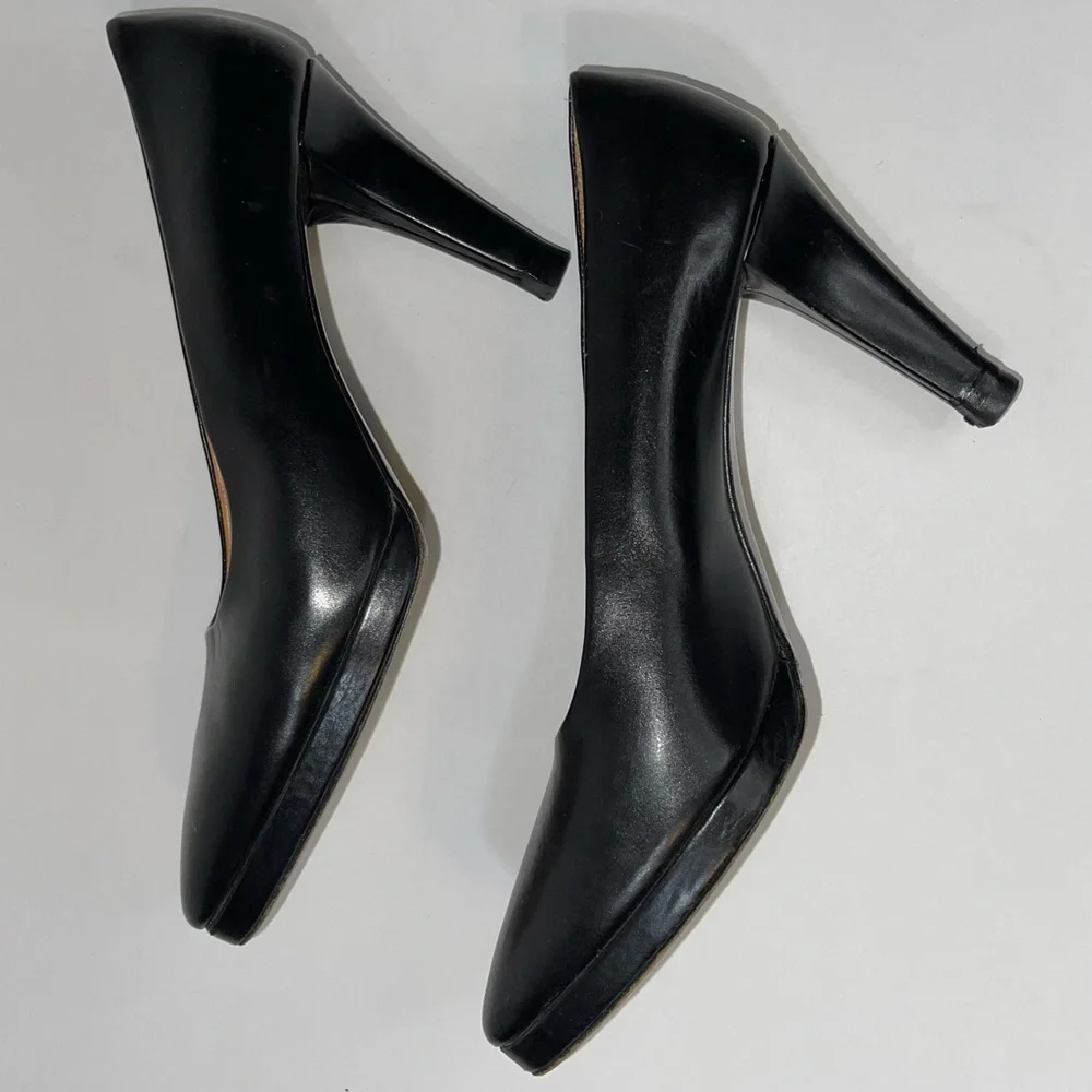 Ralph Lauren pump  black leather size 8